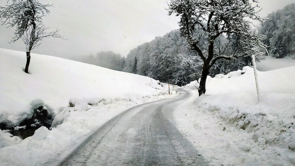 Дороги в Австрии после снегопада